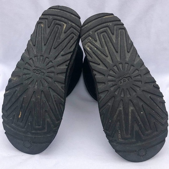 UGG Australia Mountain Black Quilted Short Boots - Picture 7 of 7